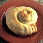 Torta con olive e acciughe