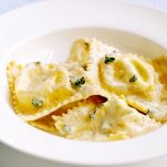 Tortelli alle erbe con salsa di noci