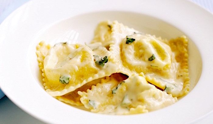 Tortelli alle erbe con salsa di noci