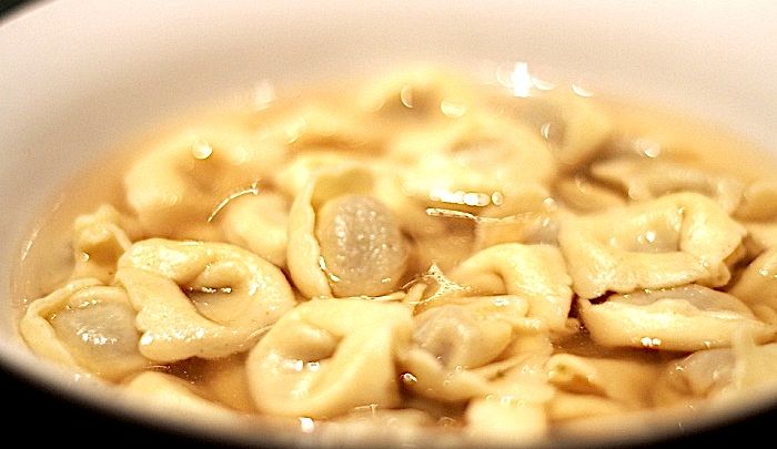 Tortellini in brodo alla modenese