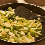 Cottura delle zucchine in padella