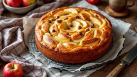 Dolce alle mele dorato