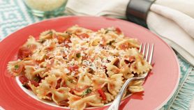 Farfalle ai peperoni e basilico