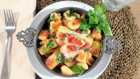 Gnocchi con rucola e speck