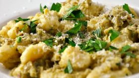 Gnocchi con carciofi e ricotta