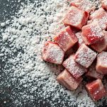 La preparazione della pancetta di maiale