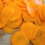 Minestra gialla di riso e asparagi