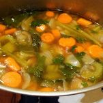 Minestra gialla di riso e asparagi