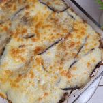 teglia con pasticcio di melanzane alla greca