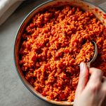Il riso condito nella pirofila