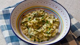 Risotto con acciughe e carciofi