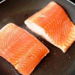 Salmone al pepe verde