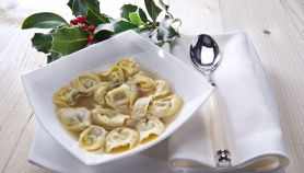 Ricetta Cappelletti in brodo