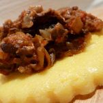 Batuffoli di mais al sugo di funghi