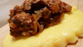 Batuffoli di mais al sugo di funghi