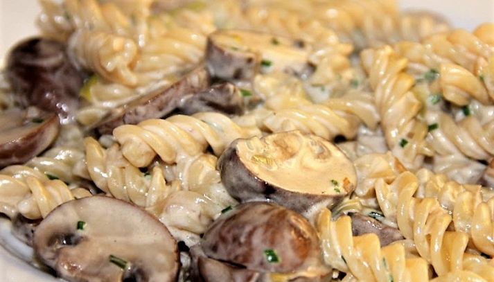 Fusilli con funghi e panna