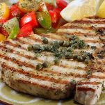 Pesce spada con acciughe e salsa di capperi