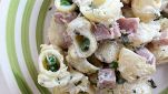 Pipe rigate ai piselli e prosciutto