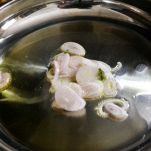 Salmone con dragoncello e salsa ai funghi