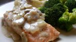 Salmone con salsa ai funghi e dragoncello