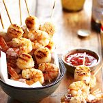 Spiedini di gamberi e totani