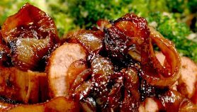 Arista di maiale al latte con cipolle al vino