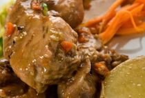 Coniglio in umido con aceto di mele