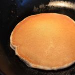 Pancake di salmone con pesto