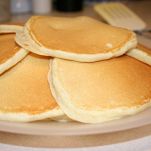 Pancake di salmone con pesto