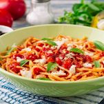 Spaghetti alla crudaiola nella ciotola