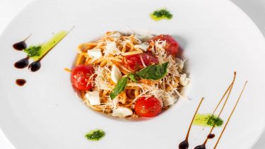 Piatto di spaghetti alla crudaiola