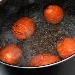 Spaghetti con coda di rospo melanzane e pomodori