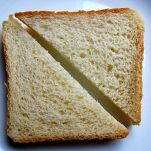 Tartine con spinaci e acciughe