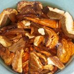 Torta di verza, pancetta e funghi