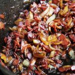 Torta di verza, pancetta e funghi