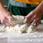 Focaccia con le olive verdi