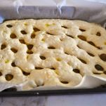 Focaccia con le olive verdi