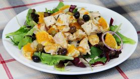 Insalata di pollo: un piatto completo veloce