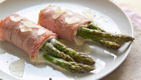 Involtini di prosciutto cotto e asparagi