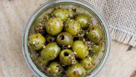 Olive all'aglio marinate