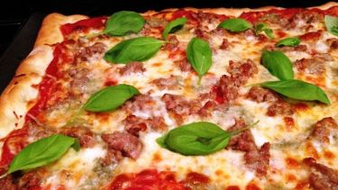 La pizza alla salsiccia, per una serata con tanto sapore