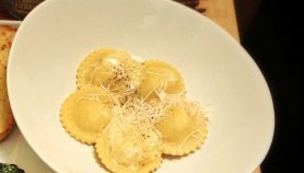 Ravioli ripieni di pere e formaggio