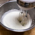 Rotolo svizzero alla crema e alle nocciole