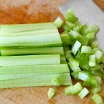 Sedano, noci e formaggio