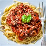 Spaghetti al pomodoro e olive