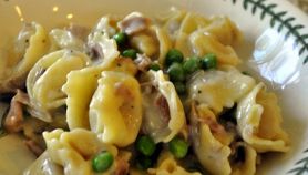 Tortellini con panna e funghi