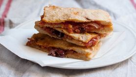 Focaccia tarantina cipolle e oliva