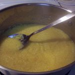 Nasello e polenta al sugo rosso