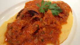 Nasello in umido con polenta al sugo