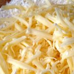 Nidi di polenta con uova e fontina